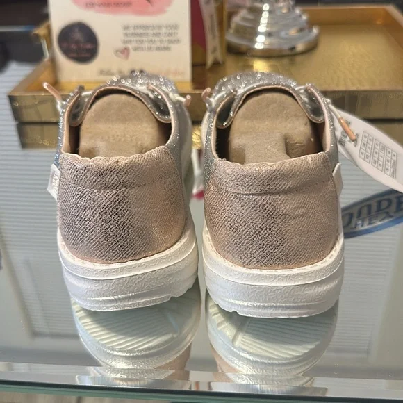 🌸Hey Dude Girls shoes size 3 in sparkly Rose Gold metallic sparkle🌸 - Picture 4 of 7